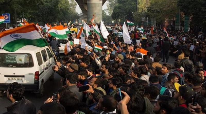 Hindistan'daki Protestolarda Binlerce Kişi Gözaltına Alındı