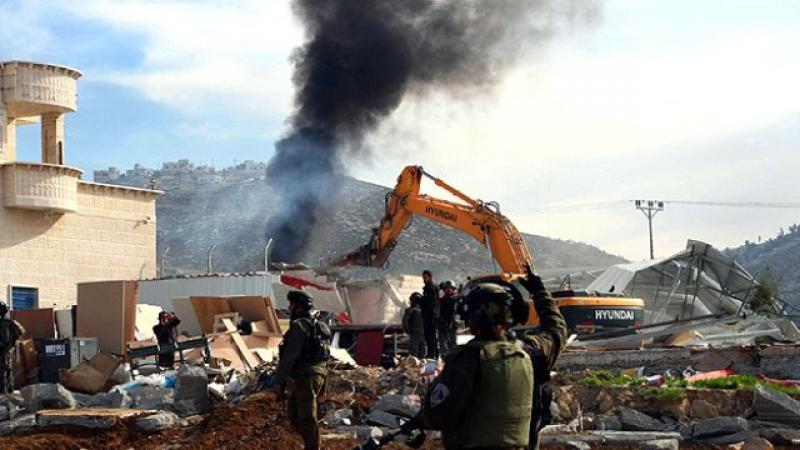 İşgalci İsrail, Filistinlilerin evlerini yıkmaya başladı
