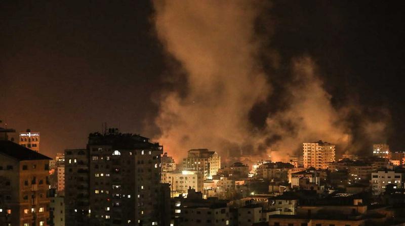 İşgalci İsrail'den Gazze'ye bombardıman