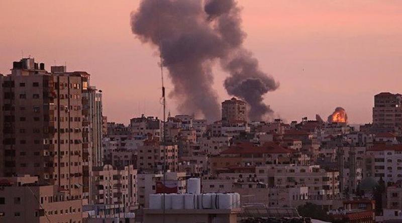 İşgalci İsrail ordusu Hamas'a ait bir bölgeyi otomatik silahlarla taradı