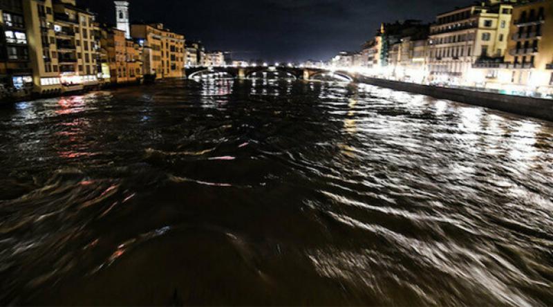 İtalya'da olumsuz hava koşulları nedeniyle 3 kişi hayatını kaybetti