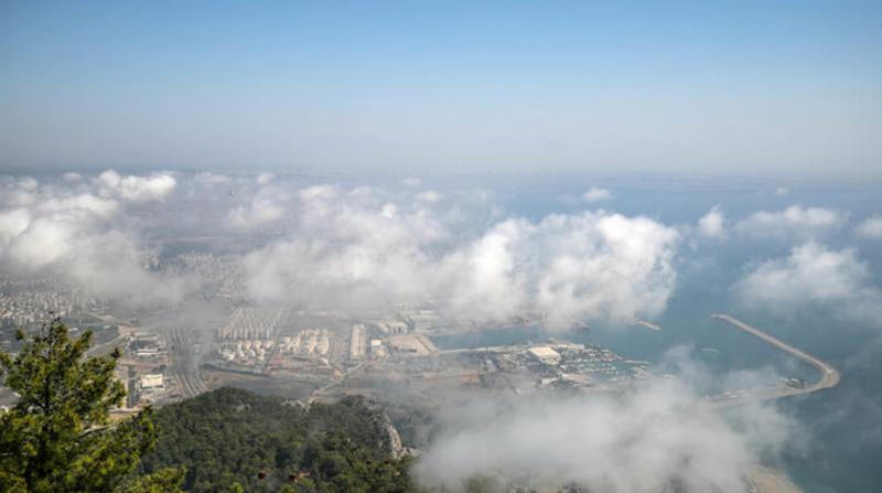 Antalya'da 75 yılın en sıcak eylülü: Gökyüzü nem bulutlarıyla kaplandı