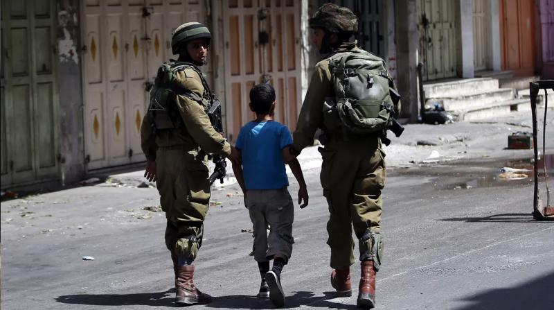 Siyonist işgal rejimi Filistinli 2 küçük çocuğu alıkoydu