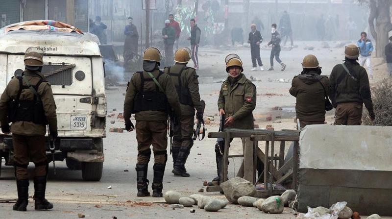 Hindistan, Keşmir'de operasyonları artırdı