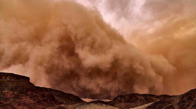 Suudi Arabistan'da toz fırtınası hayatı olumsuz etkiledi
