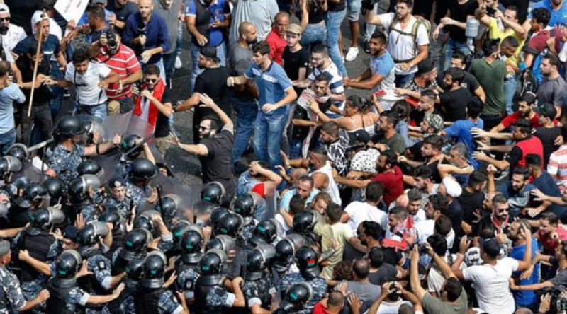 Lübnan'daki protestolarda polis saldırısı sonucu 70 kişi yaralandı