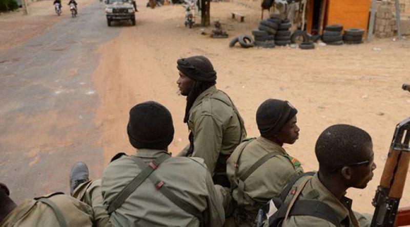 Mali'de darbe girişimi: Cumhurbaşkanı ve Başbakan askerlerin elinde