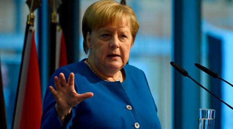 Merkel: Türkiye NATO üyesi olarak kalmalı