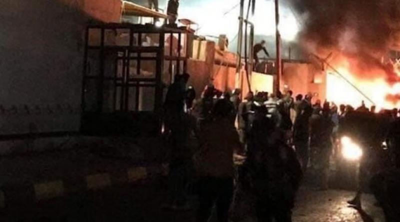 Irak'ta protestocular İran'ın Necef Konsolosluğunu bir haftada 2. kez ateşe verdi