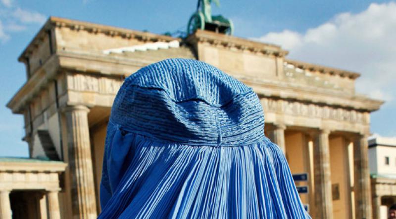 Almanya'da İslami kıyafetlere yasak!