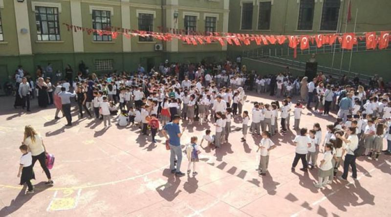 İstanbul'daki depremde hasar gören 29 okul tatil edildi