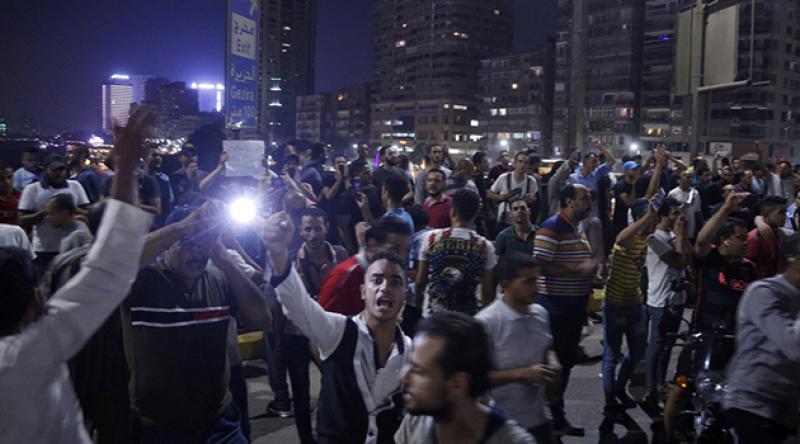 Sisi yönetimine, ruhsatsız bina yıkımı protestosu