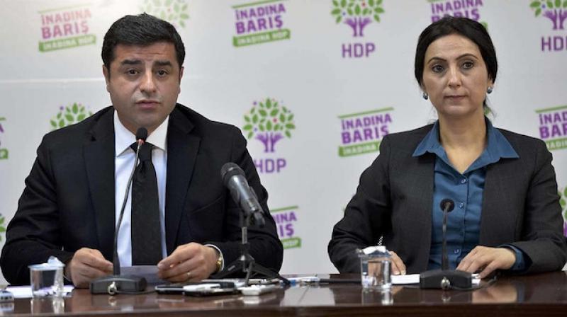 Selahattin Demirtaş ve Figen Yüksekdağ Kobani olayları sebebiyle tutuklandı