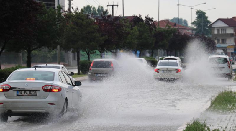 Meteoroloji uyardı: İstanbul, Sakarya ve Kocaeli'ne sağanak geliyor