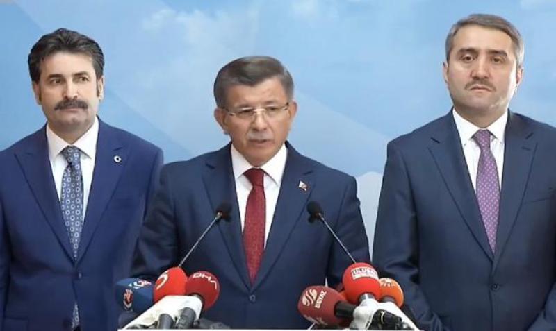 Ahmet Davutoğlu canlı yayında AK Parti'den istifa etti