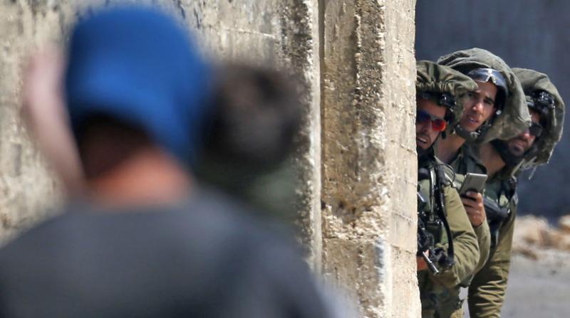 İşgalci İsrail askerlerinden Batı Şeria'ya baskın: 14 Filistinli gözaltında