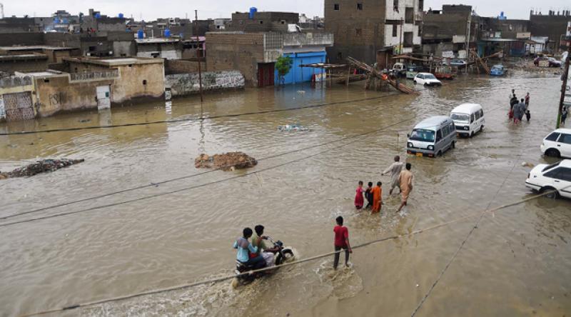 Pakistan'daki şiddetli yağışta 15 kişi öldü