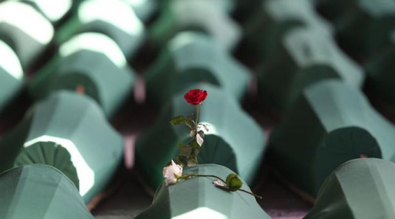 Srebrenitsa'da kimliği belirlenemeyen 82 kurban toprağa verilecek