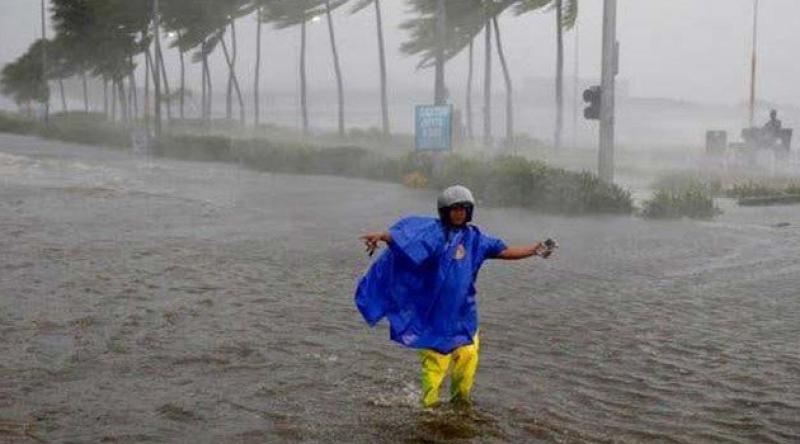 Filipinler'de tayfun alarmı: 100 bin kişi tahliye edildi