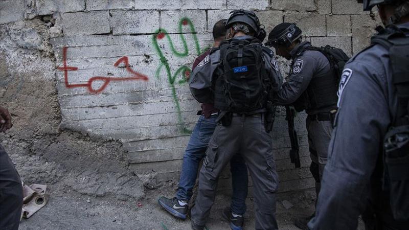 İşgalci güçler tarafından geçen ay 466 Filistinli gözaltına alındı