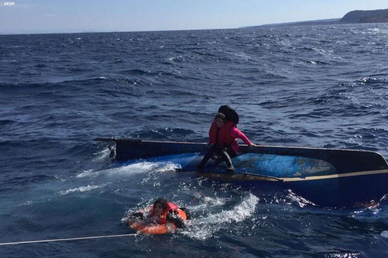 Tunus'ta göçmenleri taşıyan tekne battı