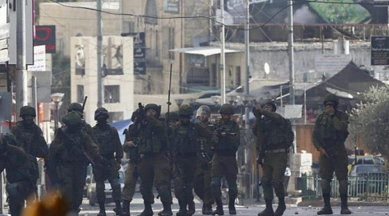 İsrail askerleri 2 Filistinli göstericiyi gerçek mermiyle yaraladı
