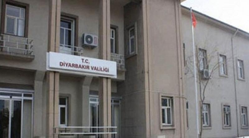 Diyarbakır’da AK Parti önünde oturma eylemine valilik yasağı: Anayasal suçtur