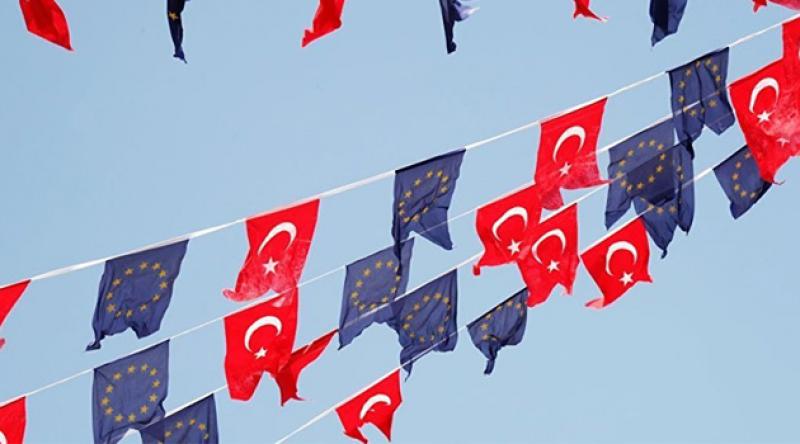 AB'den Türkiye'ye vize kısıtlaması: Gri ve yeşil pasaportlulara izin şartı getirildi