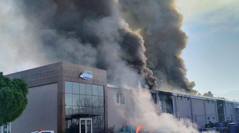 Balıkesir'de fabrikada korkutan yangın