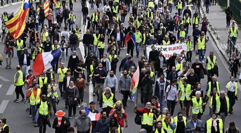 Fransa'da sarı yeleklilerin gösterileri 54. haftasında