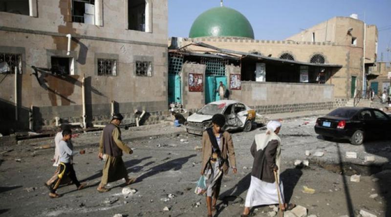 Yemen'de askeri kampa saldırı: En az 45 ölü