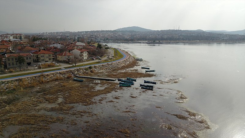 Beyşehir Gölü alarm veriyor; 50 metre çekildi!