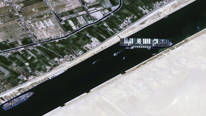 Dev konteyner gemisi hâlâ kurtarılamadı; Süveyş Kanalı'nda 321 gemi bekliyor
