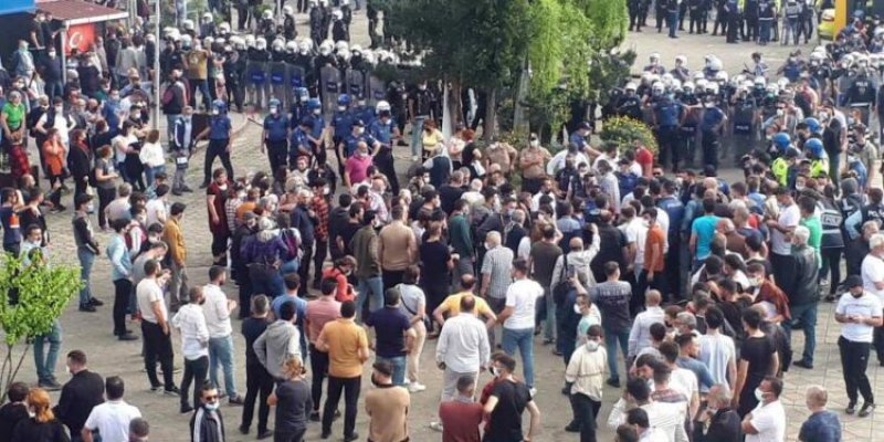 Hopa’da yapılan ‘çayda kontenjan’ protestosuna polis müdahalesi
