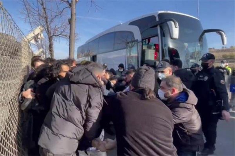 Ankara’da “Barınamıyoruz” eylemine müdahale: 90’dan fazla gözaltı