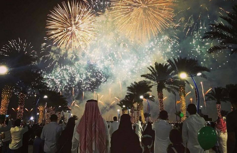 Suudi Arabistan devlet eliyle yılbaşı kutladı!