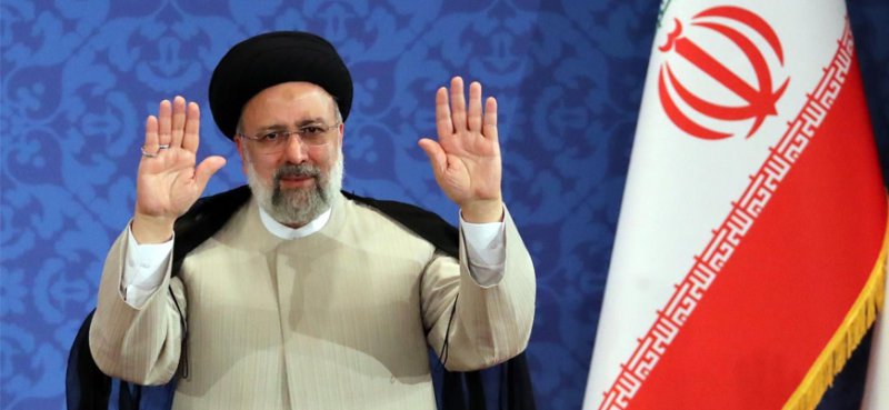 İran'ın 8. Cumhurbaşkanı Reisi resmen göreve başladı