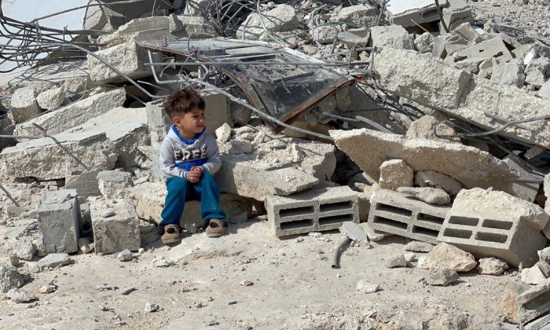 katil İsrail durmak bilmiyor, Batı Şeria'da Filistinlilere ait 3 evi yıktı