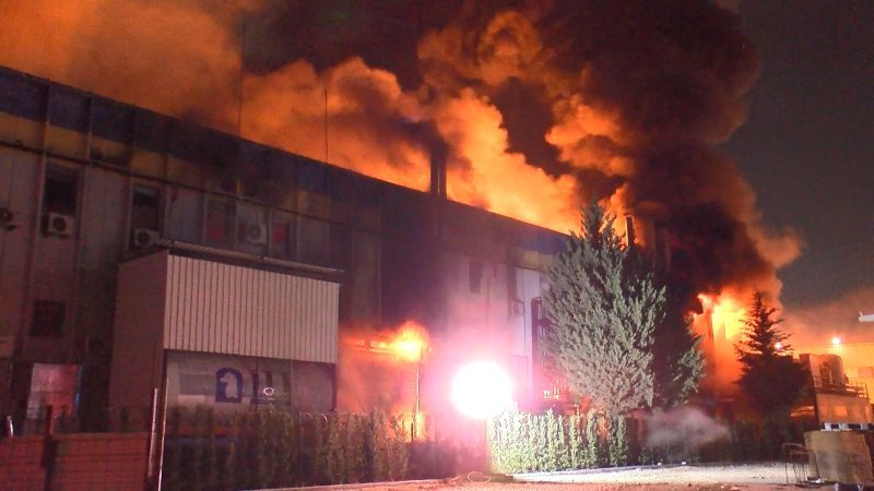 Kimya fabrikasında yangın, patlamalar oldu