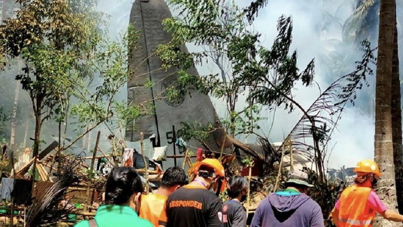Filipinler'de 85 kişiyi taşıyan askeri uçak düştü: 29 kişi hayatını kaybetti