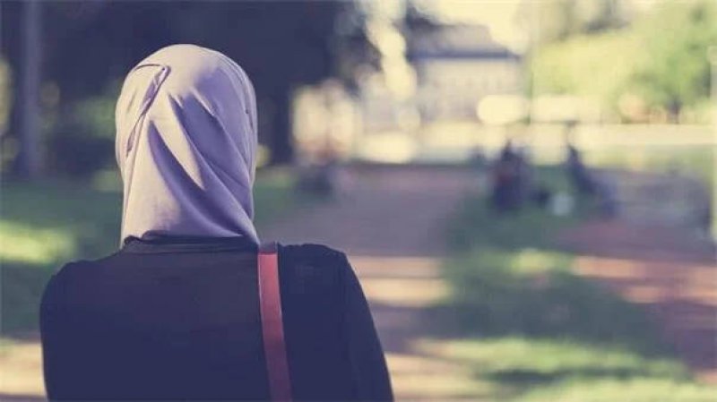 Fransa 'da Müslüman kızlara saldıran kişi yargılanacak