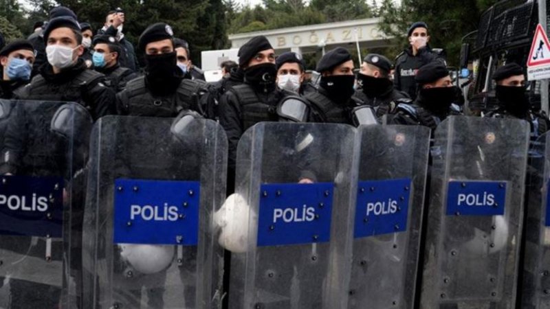 Boğaziçi Üniversitesi'ndeki gösterilerde gözaltına alınan 51 kişinin tamamı serbest kaldı
