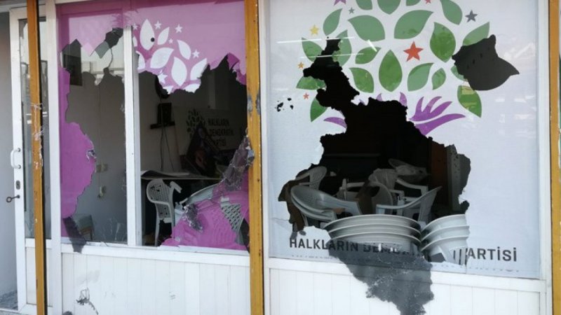 Marmaris'te HDP binasına saldırı: 1 gözaltı