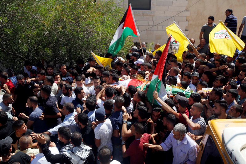 Katil İsrail'in öldürdüğü Filistinli çocuğun cenazesinde binler sel oldu