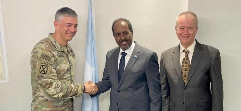 Somali: Mogadişu hükümetinin yeni lideri Amerikalı generalle görüştü