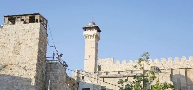 İşgalcilerden skandal: Harem-i İbrahim Camii'ne İsrail bayrağı astılar