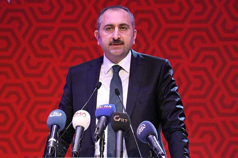 Adalet Bakanı Gül: Bir binaya hukuk fakültesi tabelası asılması onu hukuk fakültesi yapmaz