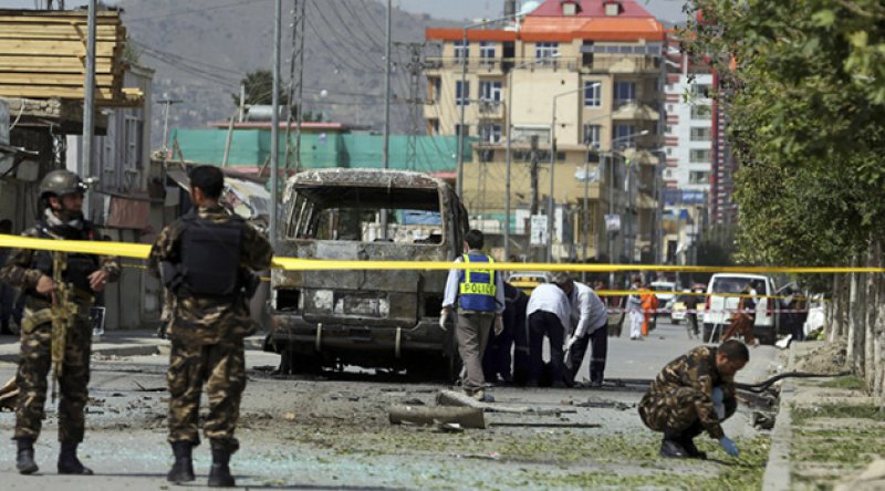 Afganistan'da bombalı saldırıda 12 sivil hayatını kaybetti