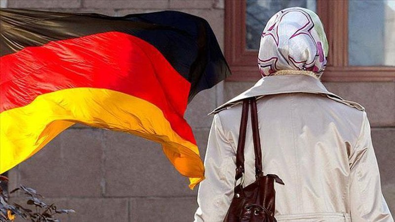 Almanya: Başörtülü kadının oy kullanmasına izin verilmedi