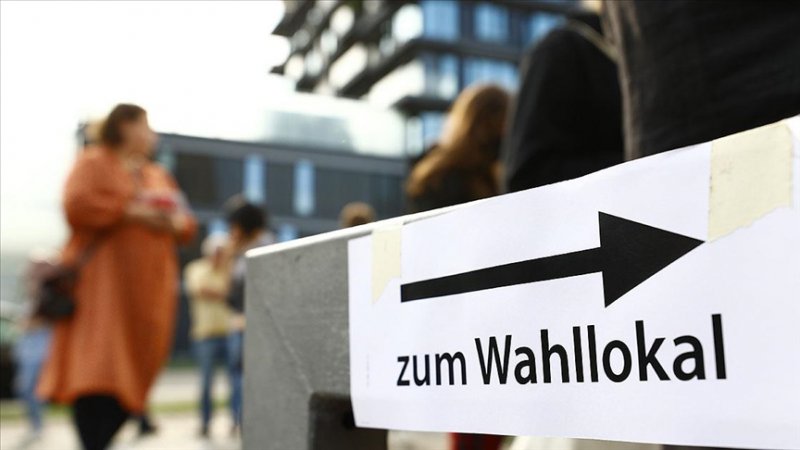 Almanya'da belediyeden başörtülü olduğu gerekçesiyle oy kullandırılmayan kadına özür